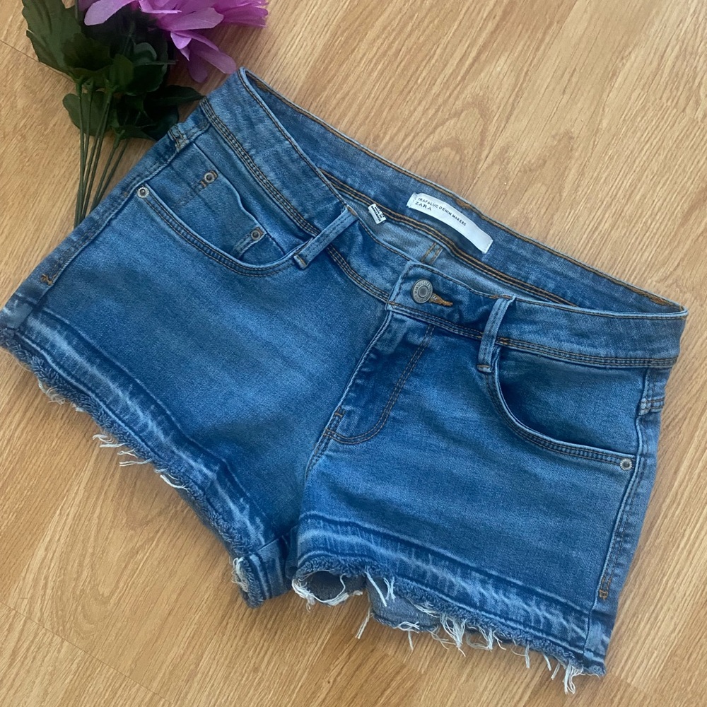 ZARA raw hem denim shorts